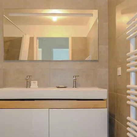 Three-bedroom In Ajaccio 公寓